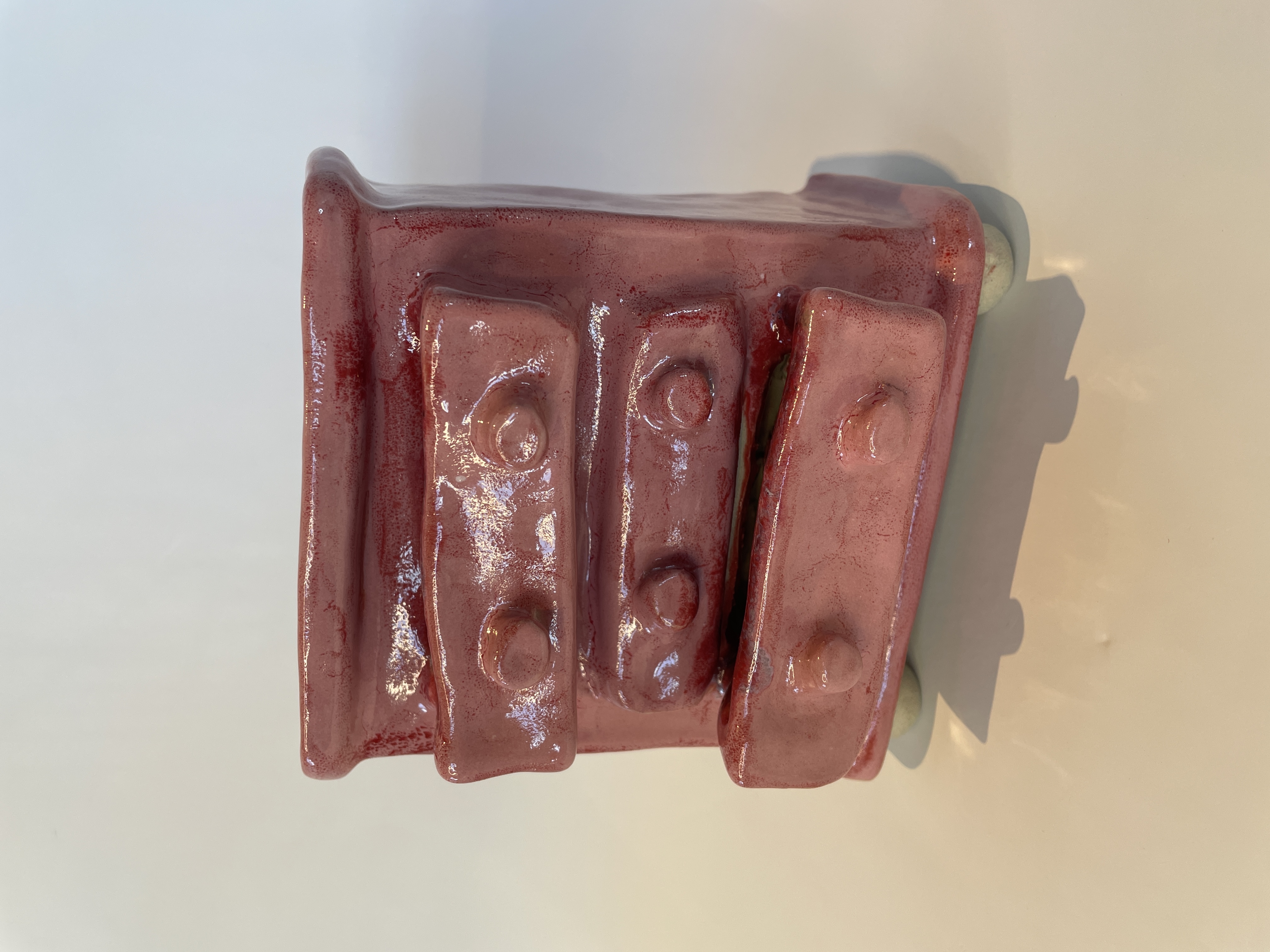 PINK KOMMODE, glaseret stentøjsler, H13 L12,5 D10 cm, 2025